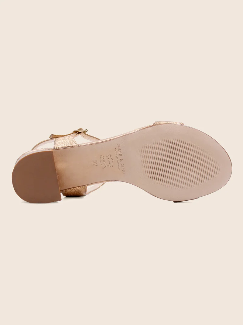 Sandales moyen talon métallisé rose