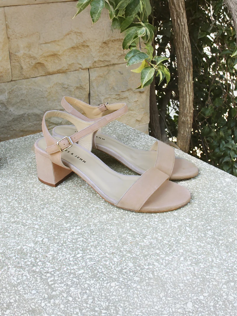 Sandales moyen talon daim beige