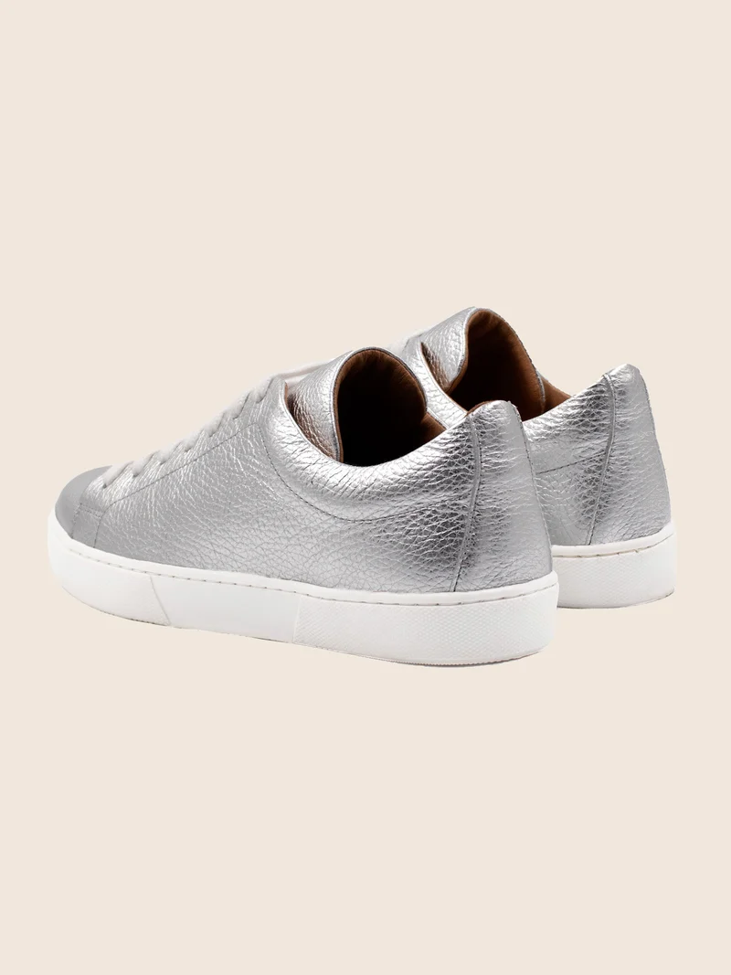 Tennis lacet cuir grainé métallisé argenté