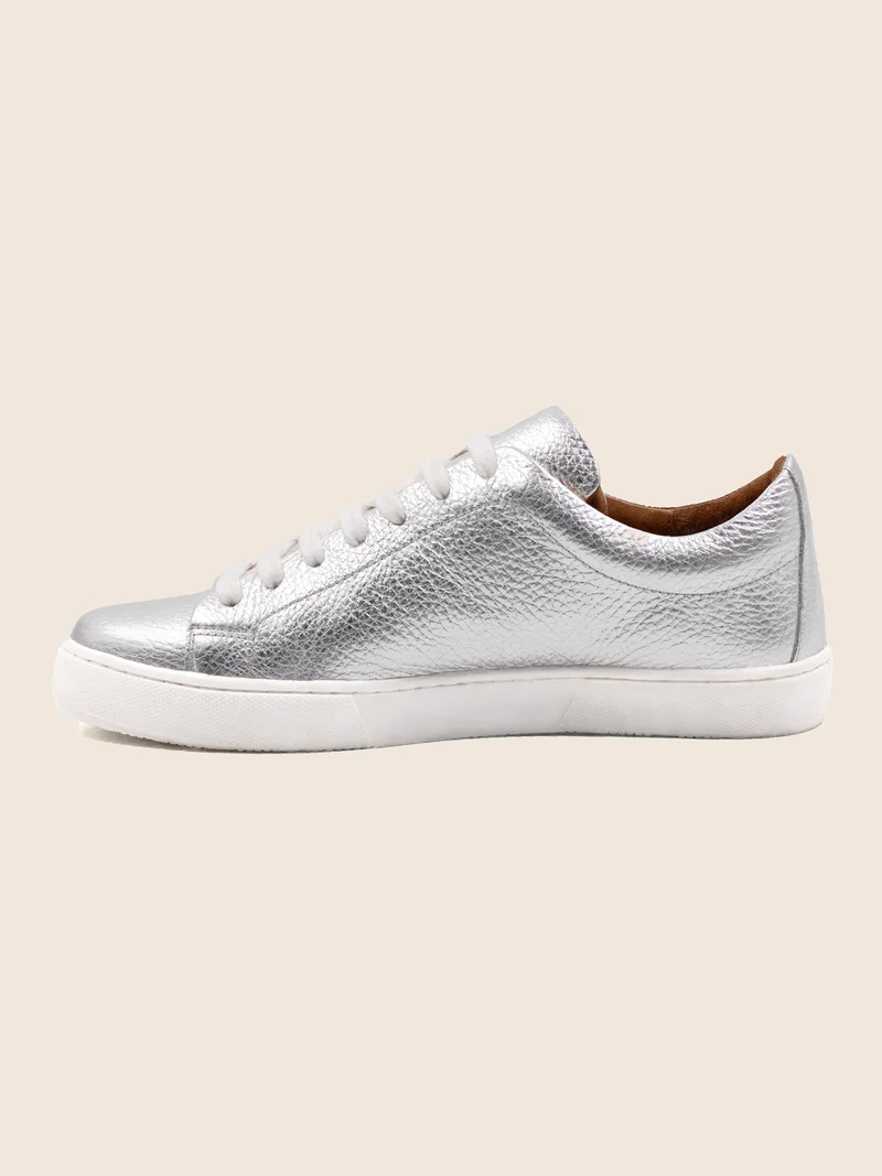 Tennis lacet cuir grainé métallisé argenté