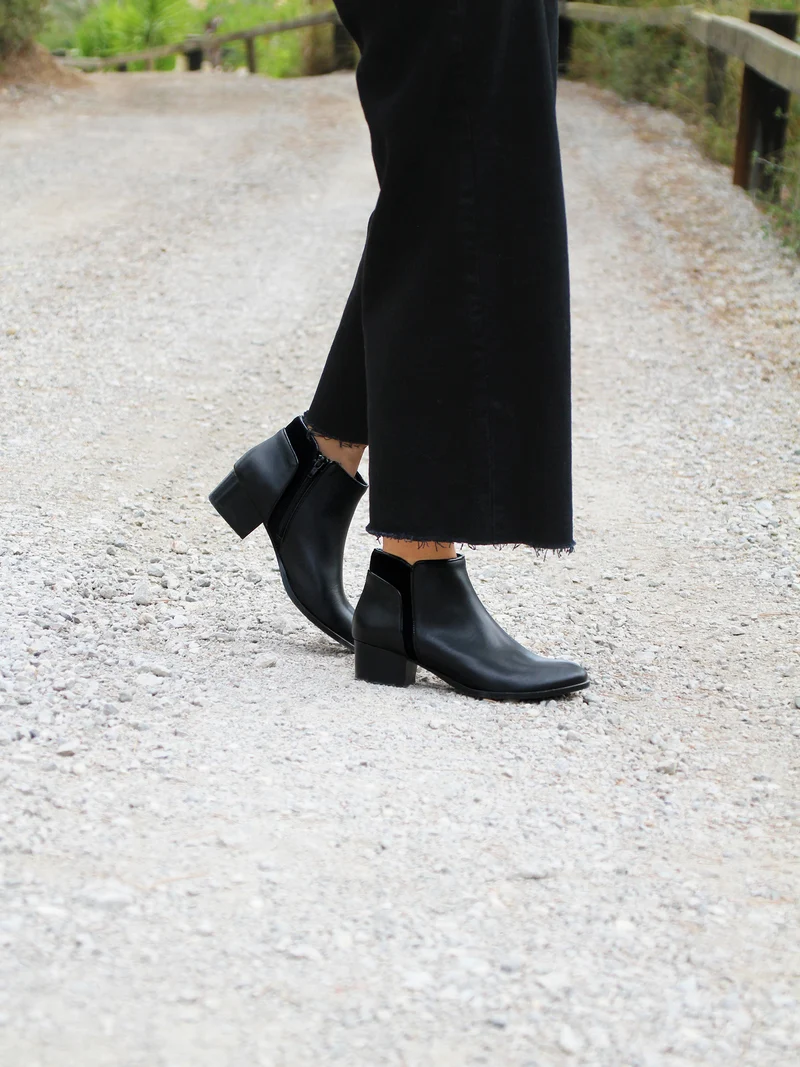 Bottines moyen talon cuir noir