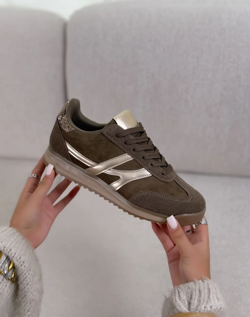 Basket femme kaki tendance en suédine avec bandes dorées et détail effet serpent