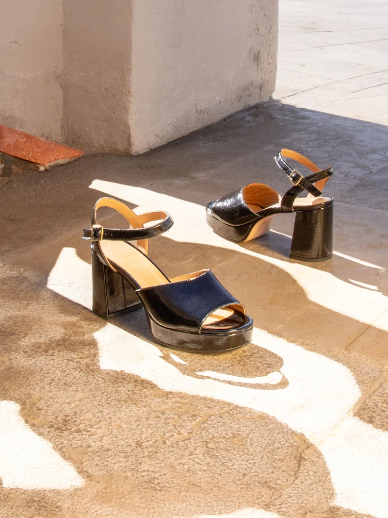 Sandales plateforme cuir vernis noir