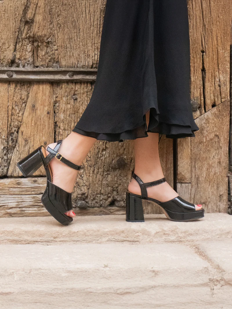 Sandales plateforme cuir vernis noir