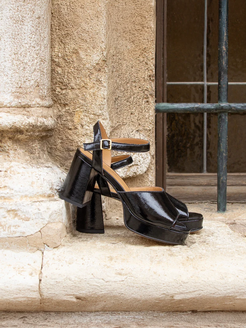 Sandales plateforme cuir vernis noir