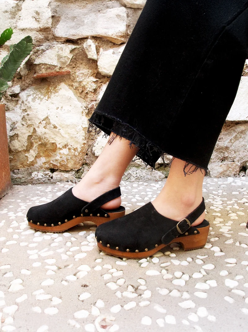 Sabots bois brides cuir daim noir