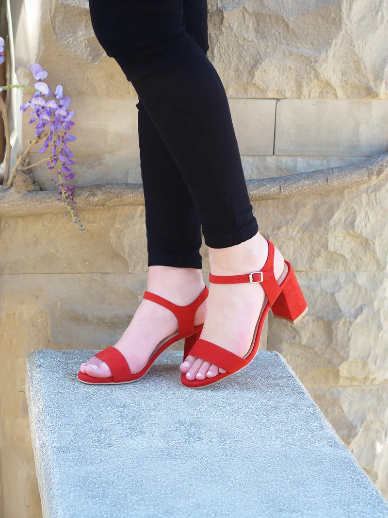 Sandales à talon cuir daim rouge