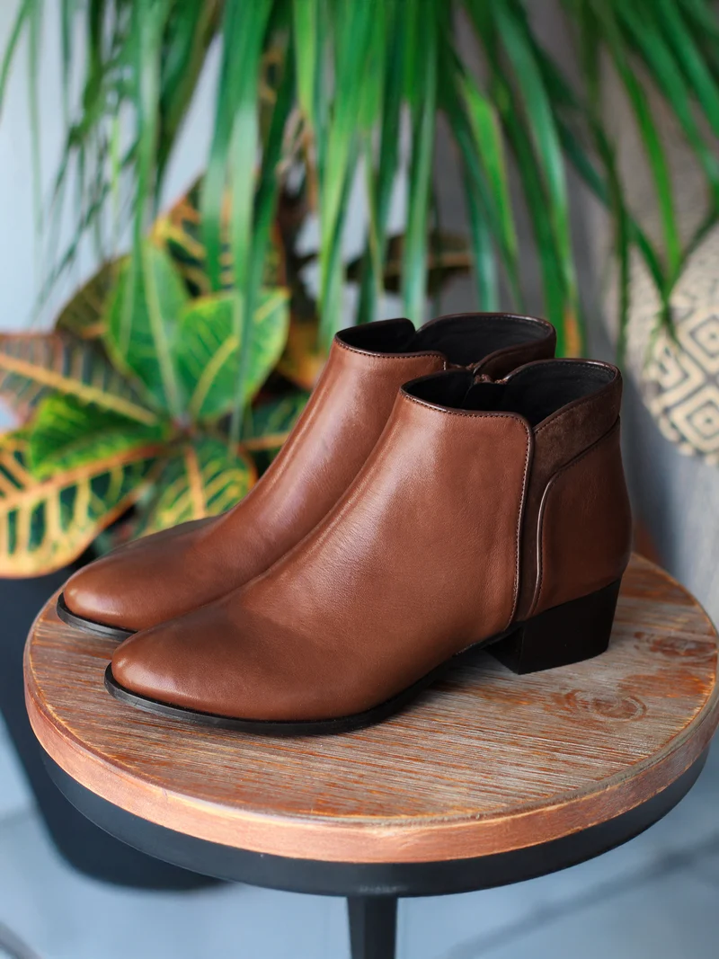 Bottines moyen talon cuir camel