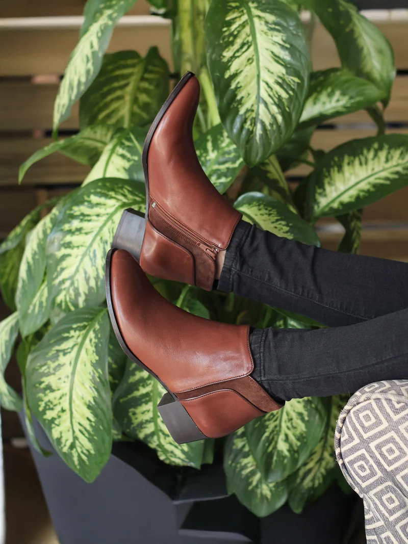 Bottines moyen talon cuir camel
