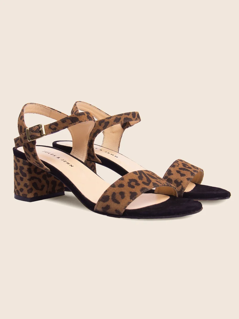 Sandales moyen talon cuir léopard