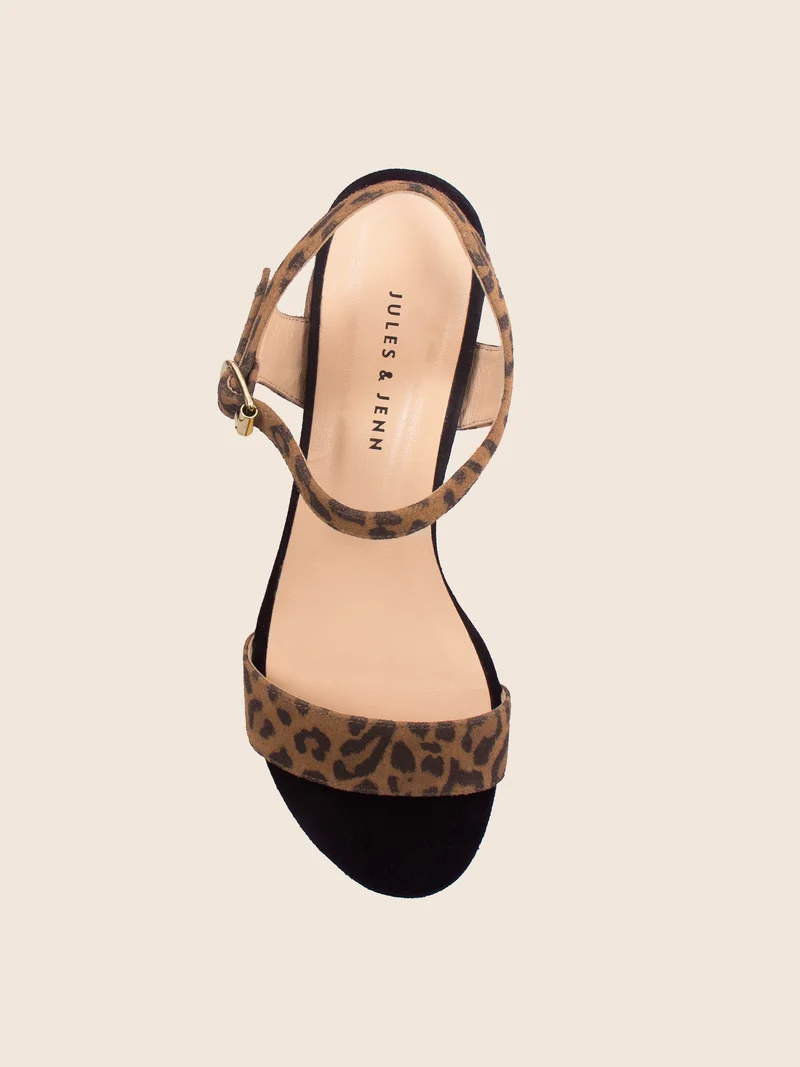 Sandales moyen talon cuir léopard