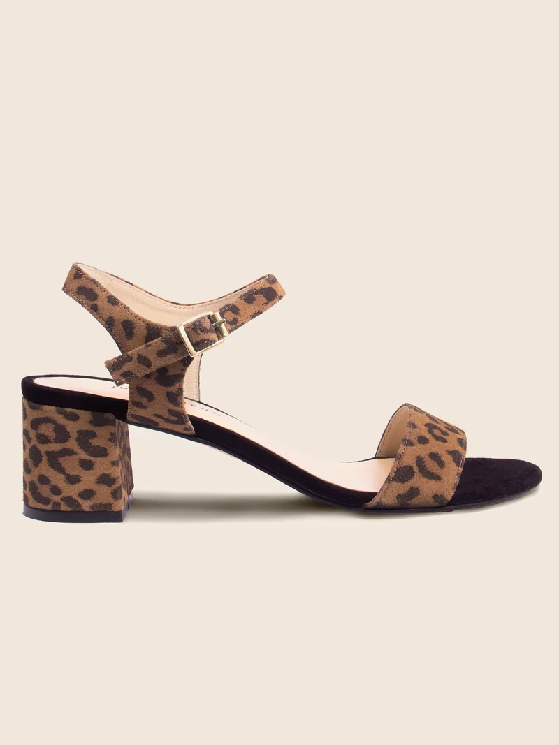 Sandales moyen talon cuir léopard