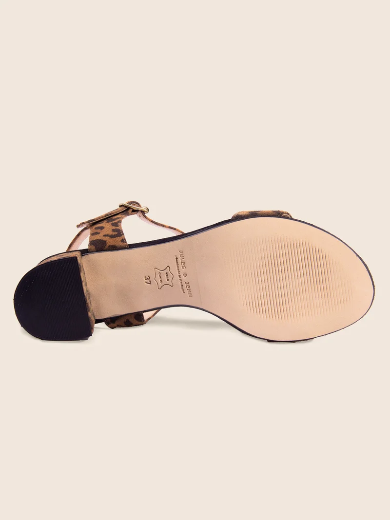 Sandales moyen talon cuir léopard