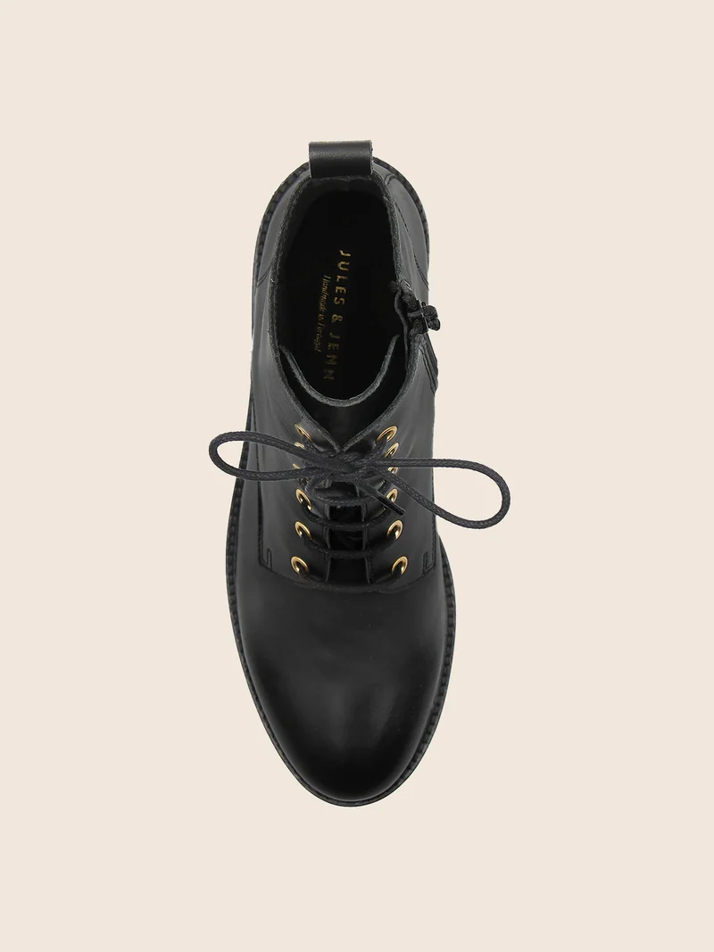 Bottines plates à lacet cuir noir