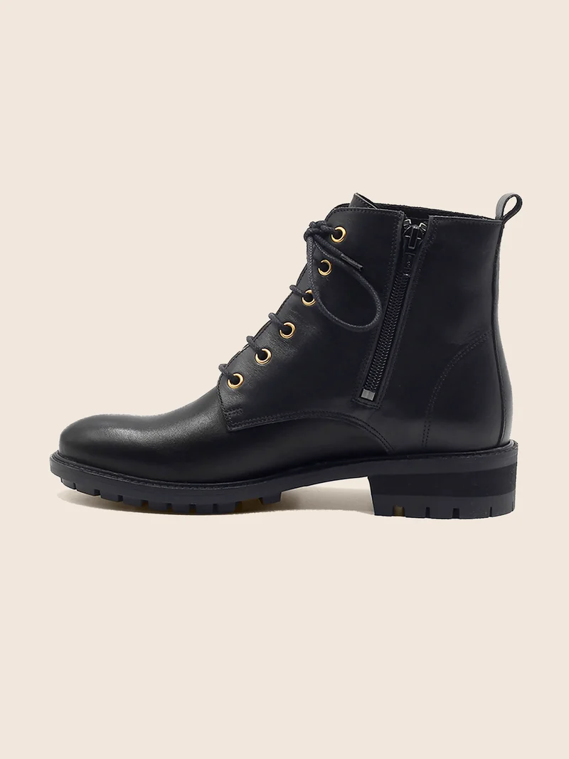 Bottines plates à lacet cuir noir