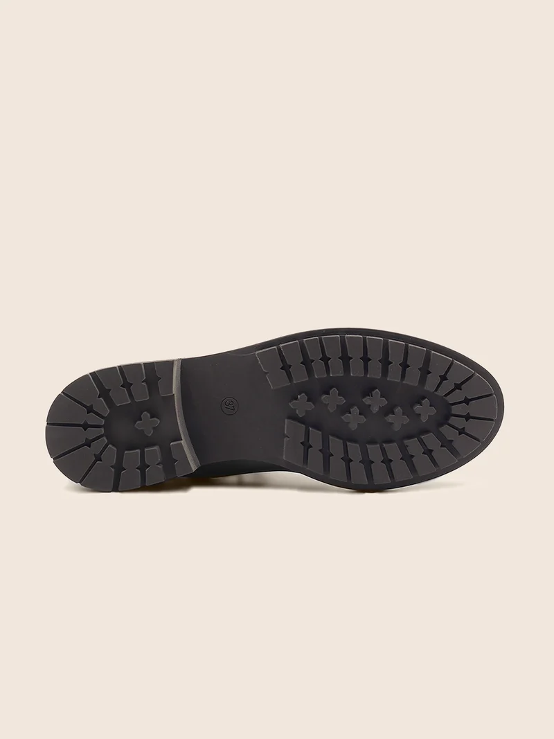 Bottines plates à lacet cuir noir