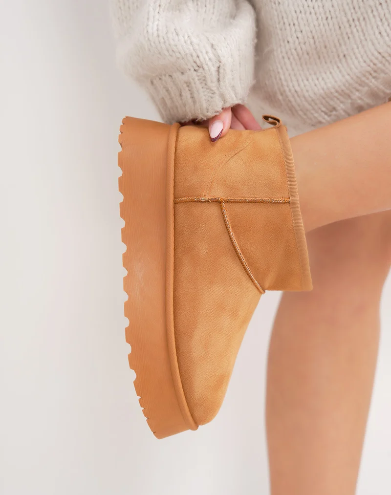 Bottines basses en suédine camel à plateforme fourrées