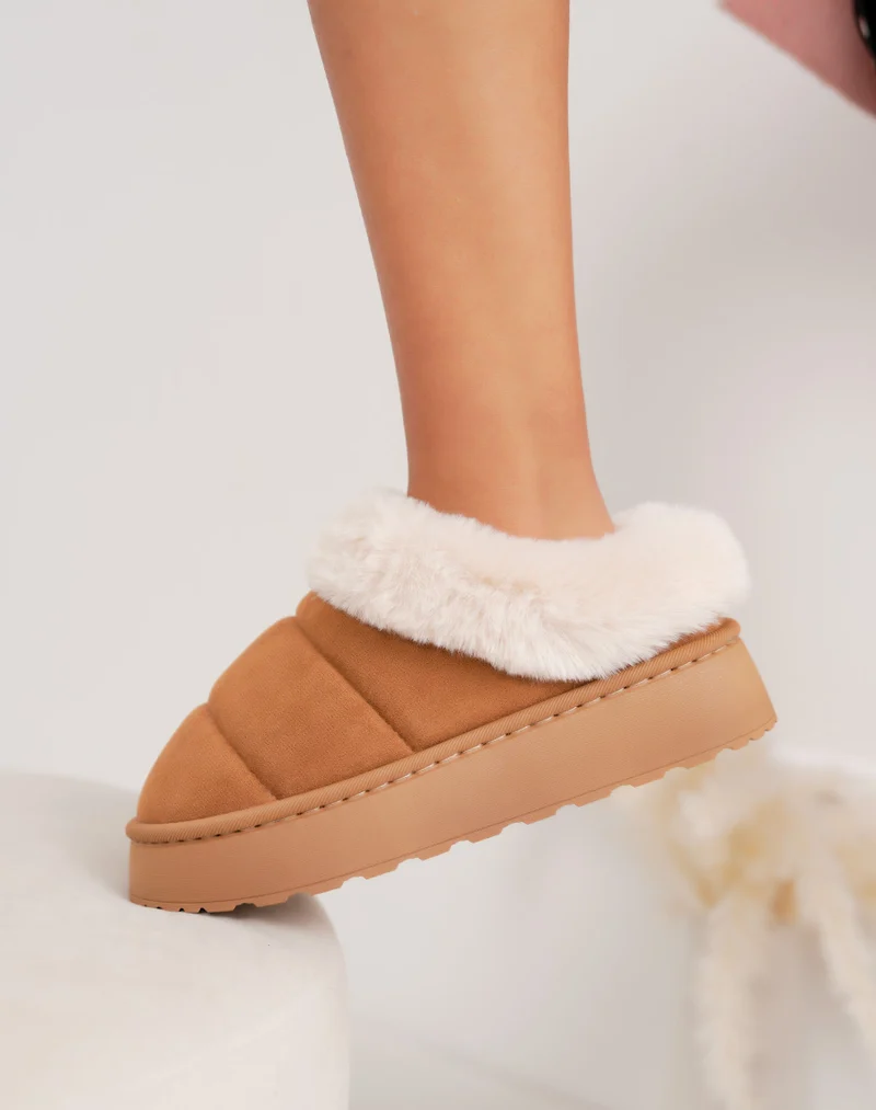 Mules camel à fourrure blanche