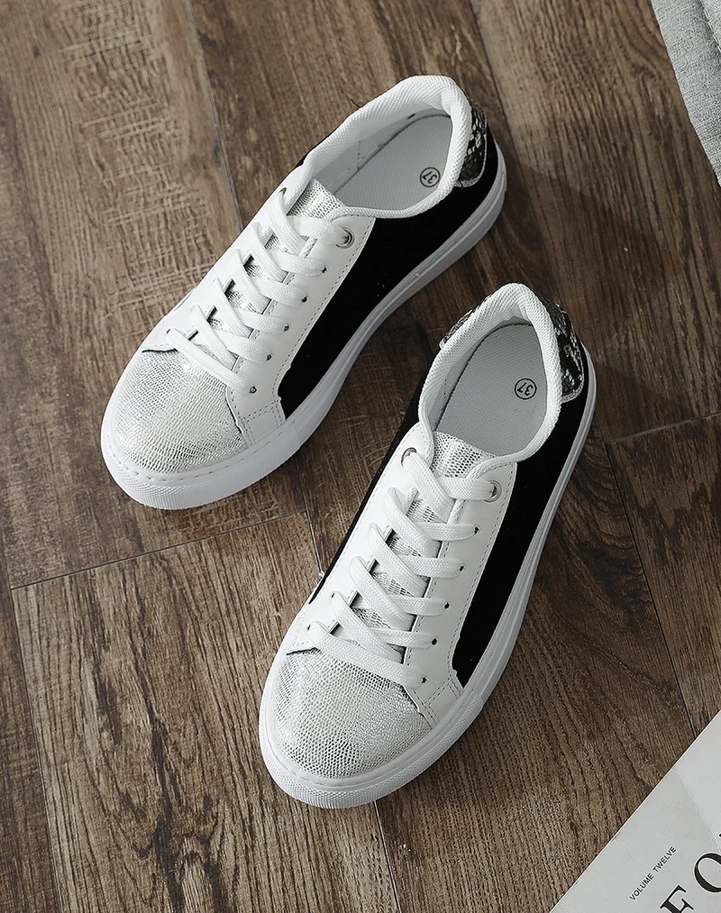 Baskets noires à empiècement argentés