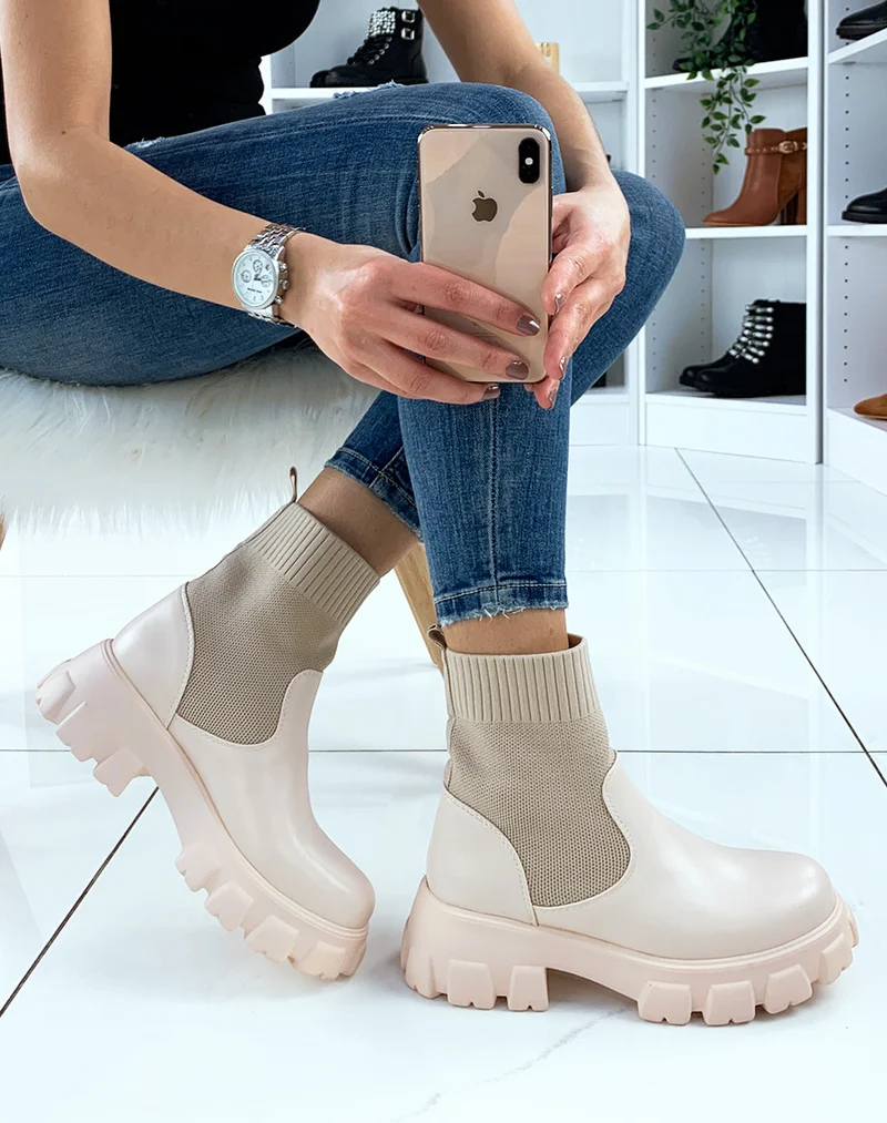 Bottines beiges chaussettes à semelle crantée