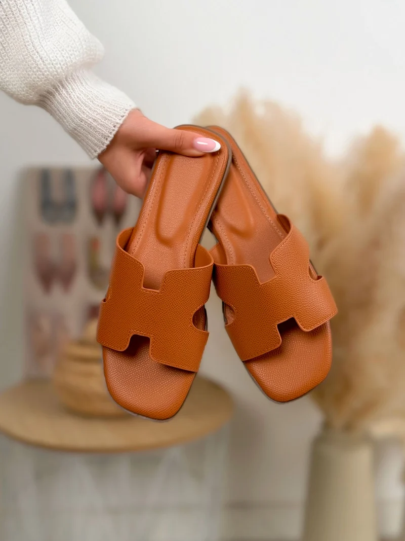 Mule femme camel élégante plate à brides en H minimaliste