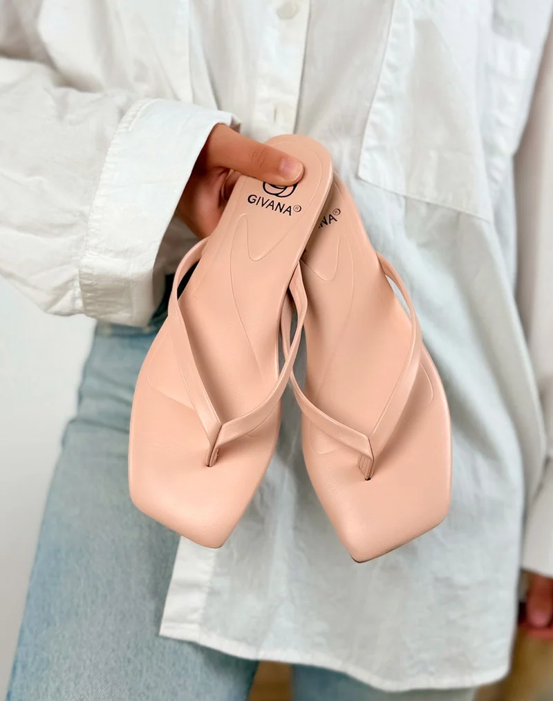 Tongs femme rose pâle tendance à bout carré minimaliste