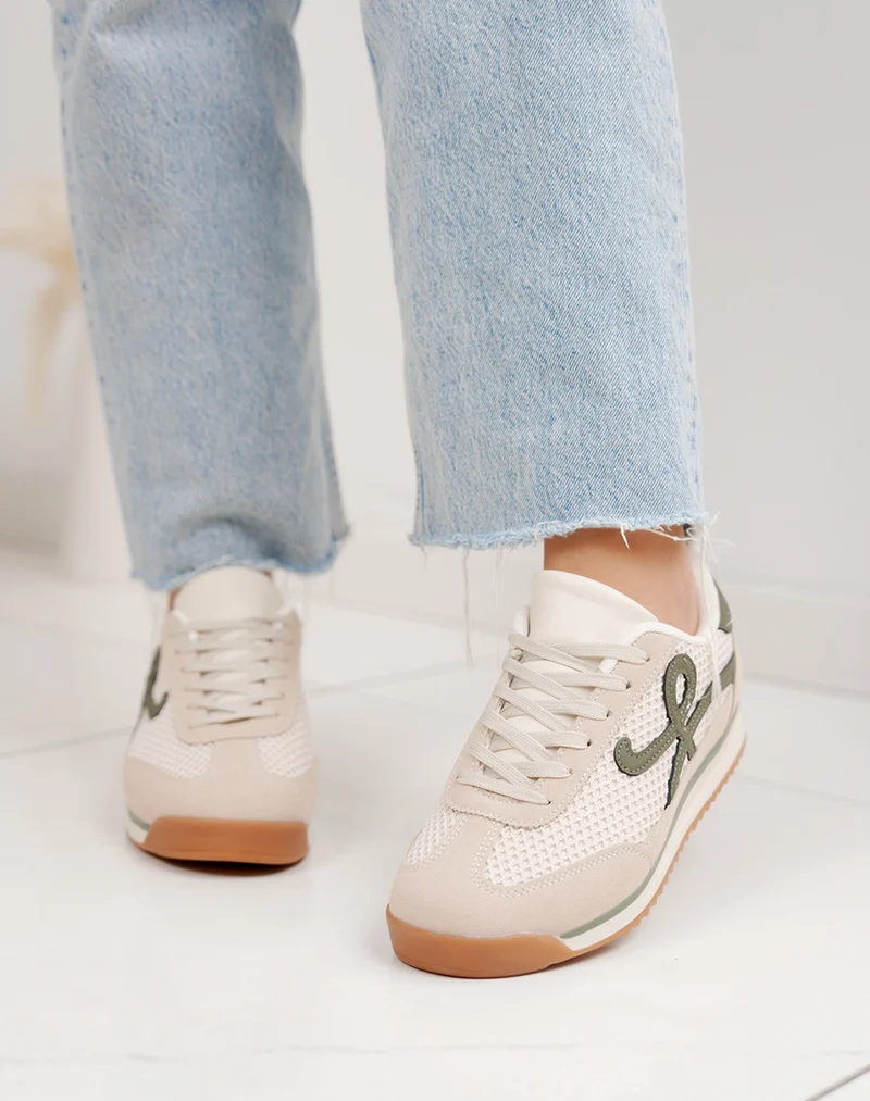 Basket femme beige clair tendance à empiècements tissés et détails vert kaki