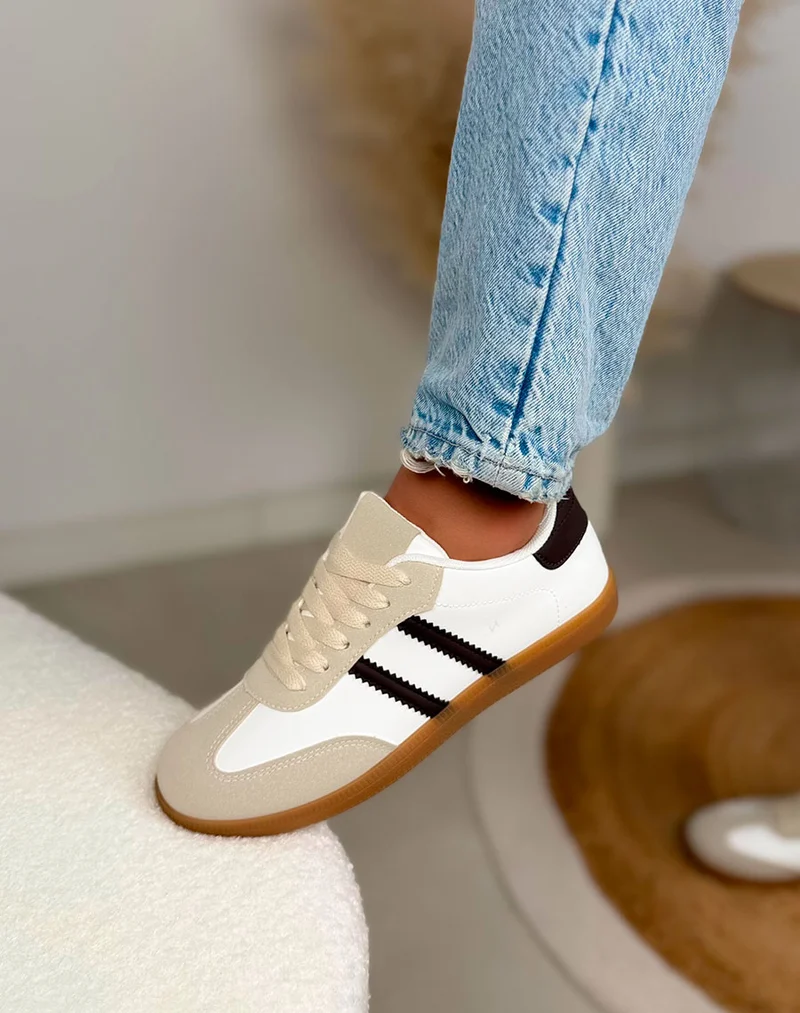 Basket femme blanche tendance avec empiècements beige et bandes marron