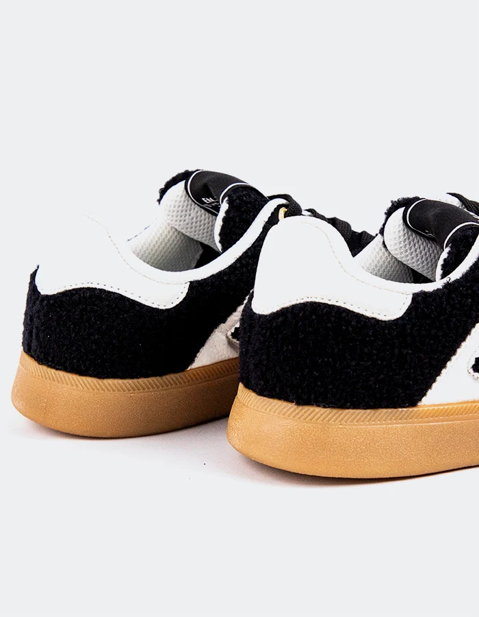 Shearly Black/White