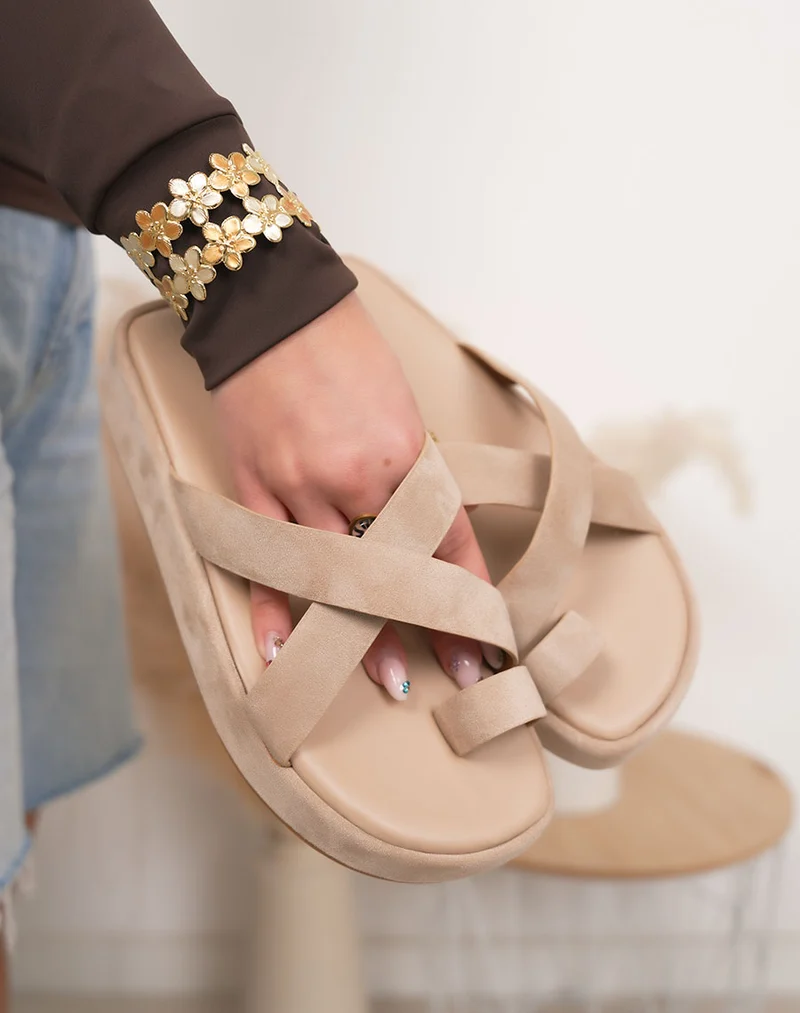 Mules femme beige tendance à plateforme épaisse et brides entrecroisées