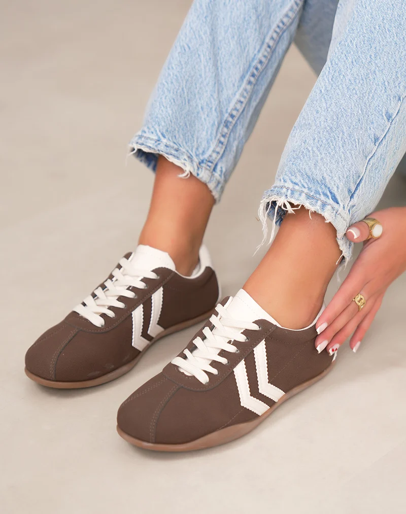 Baskets femme marron élégantes à empiècement beige clair style rétro