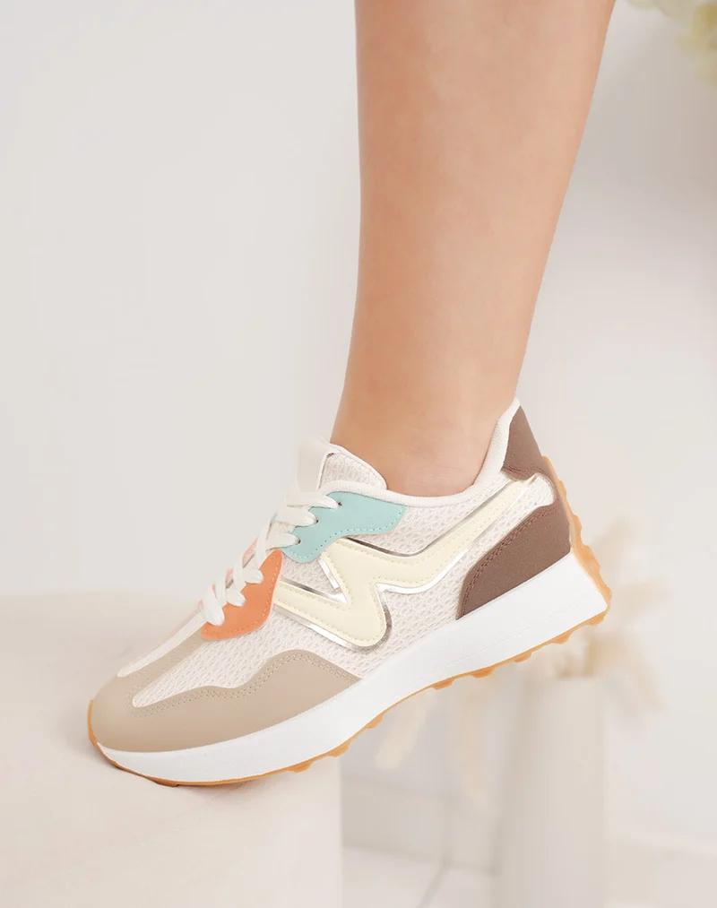 Basket femme multicolore tendance à lacets blancs avec empiècements colorés