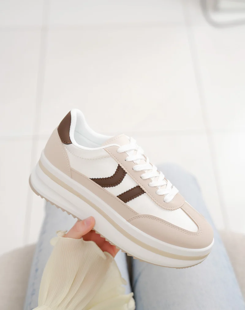 Baskets beige femme à double rayures marrons – Semelle plateforme blanche