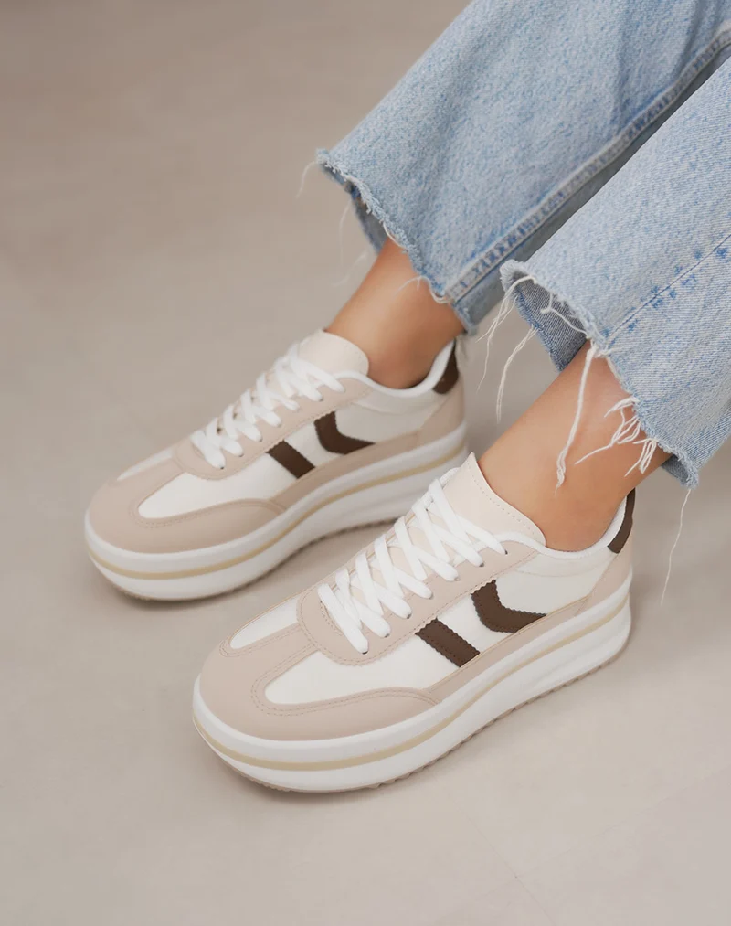 Baskets beige femme à double rayures marrons – Semelle plateforme blanche