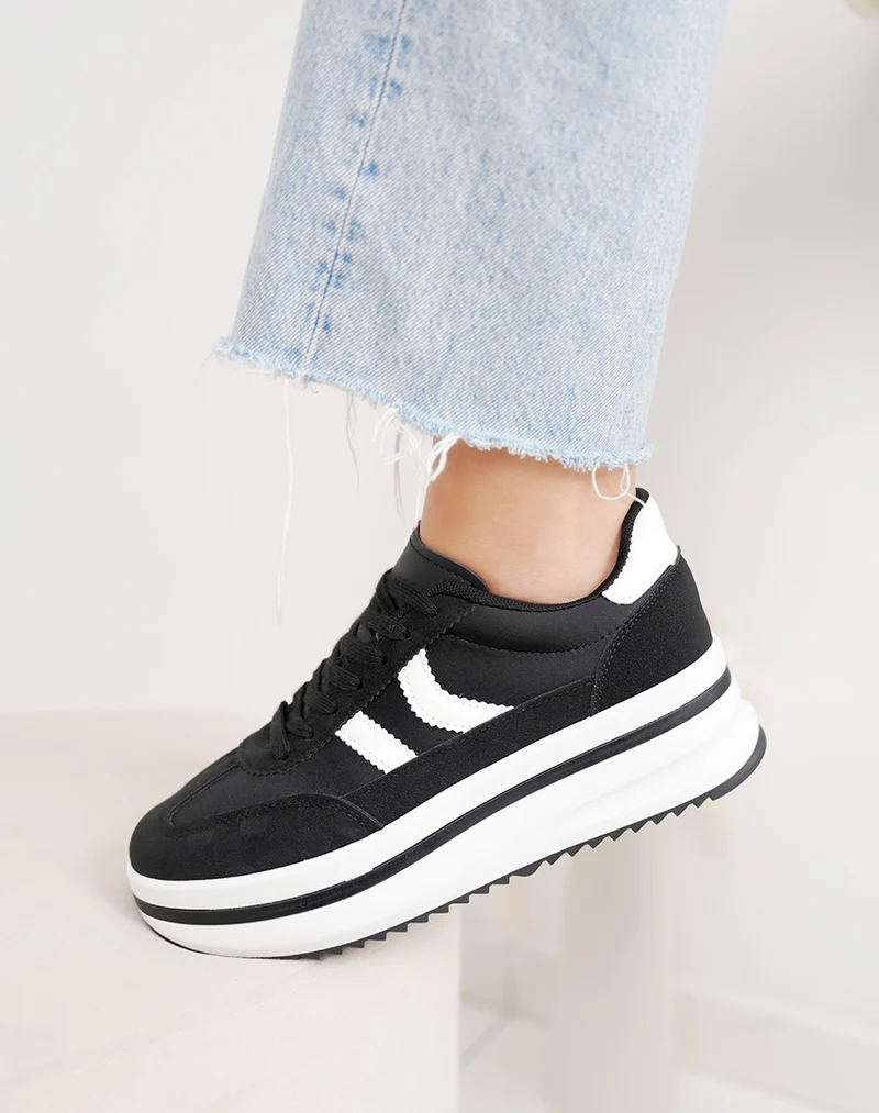 Baskets noires femme à double rayures blanches et semelle plateforme