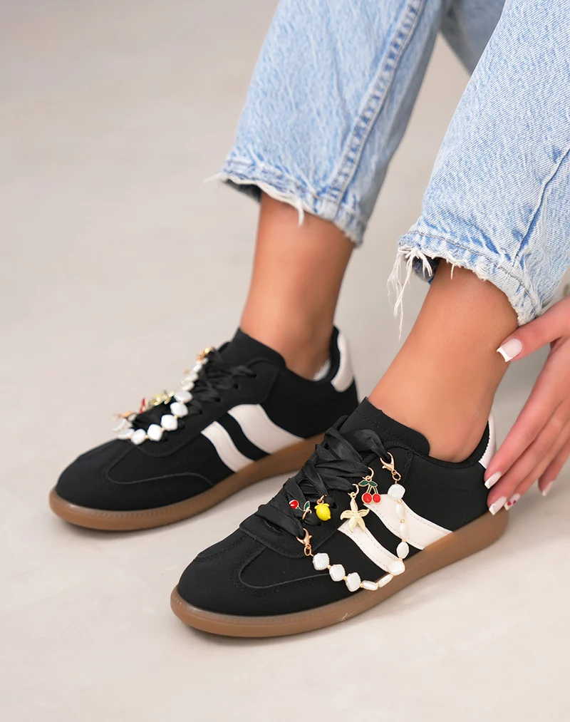 Basket femme noire tendance avec empiècement blanc et bijoux amovibles