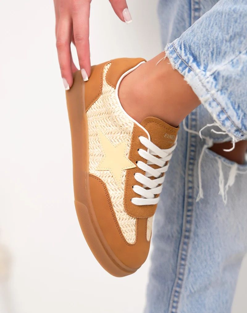 Basket femme camel tendance en osier avec étoile beige naturelle