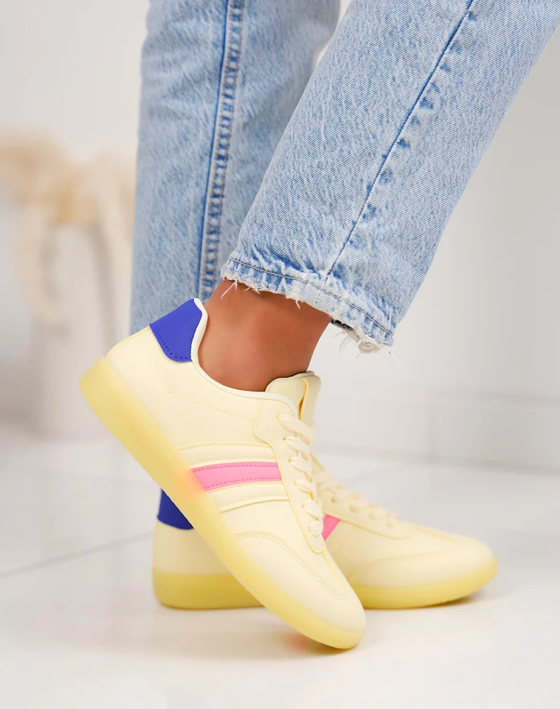 Basket femme jaune tendance multicolore avec empiècements rose et bleu