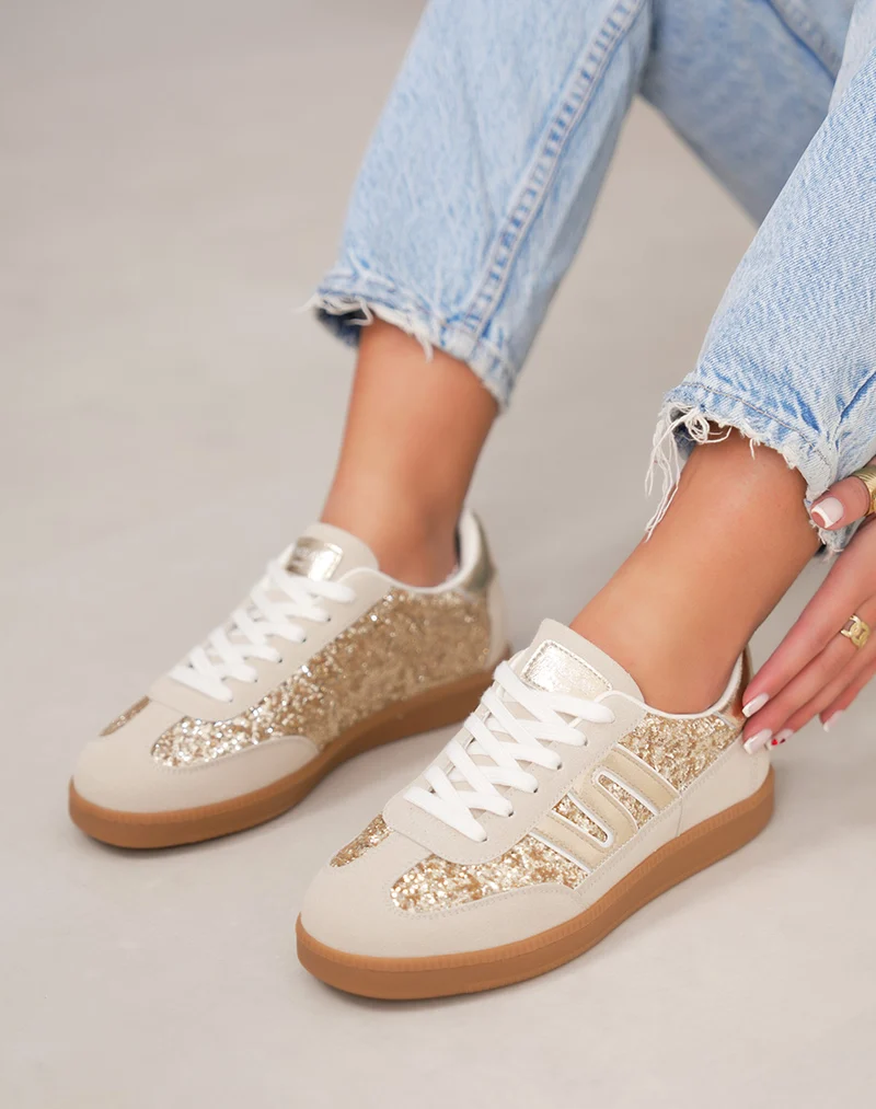 Basket femme beige tendance avec empiècements dorés pailletés et suédine