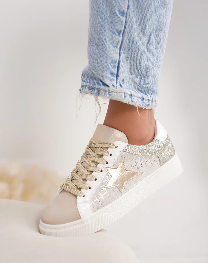 Basket femme blanche et dorée tendance à paillettes avec étoile brillante