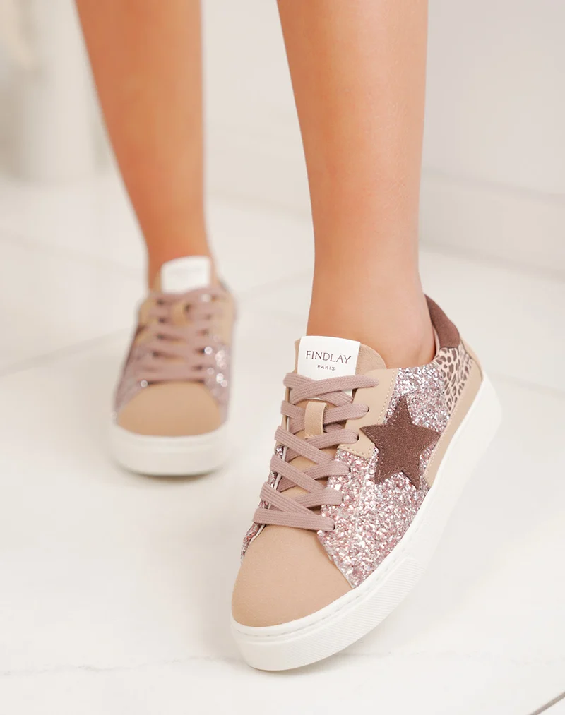 Basket femme champagne élégante à paillettes avec étoile marron foncé et détail léopard