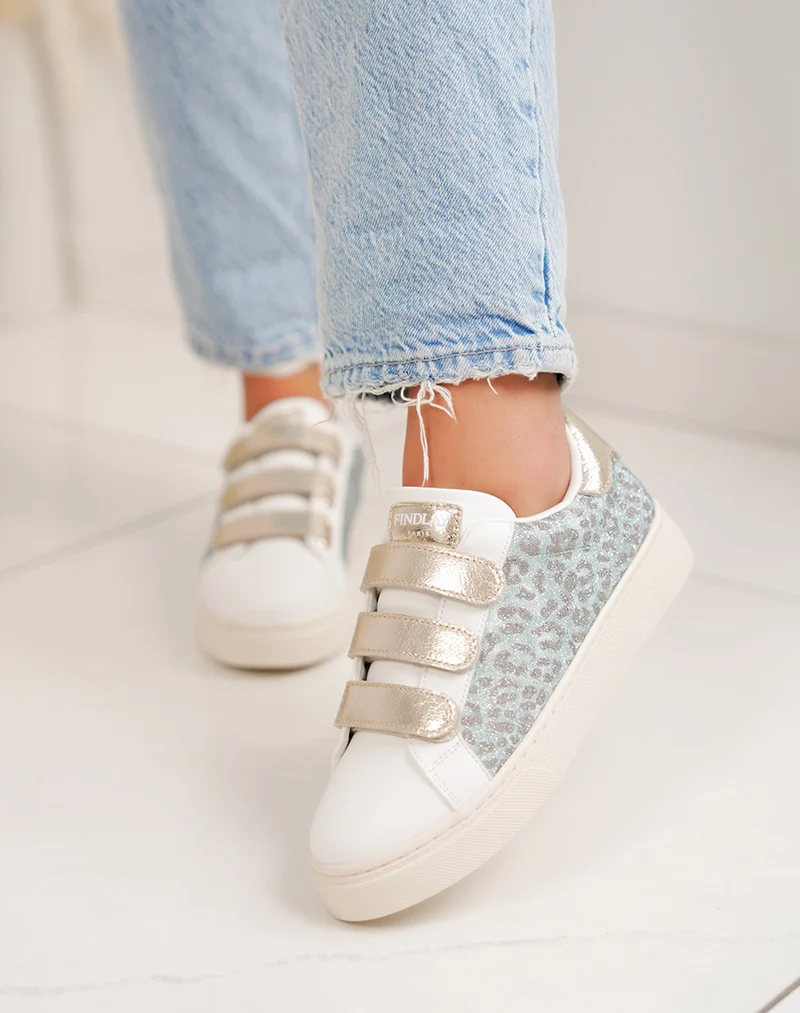 Basket femme blanche tendance à scratch doré et imprimé léopard bleu brillant