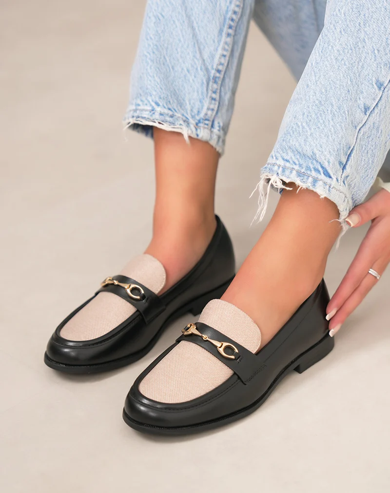 Mocassin femme noir élégant tissé avec bijou doré chic