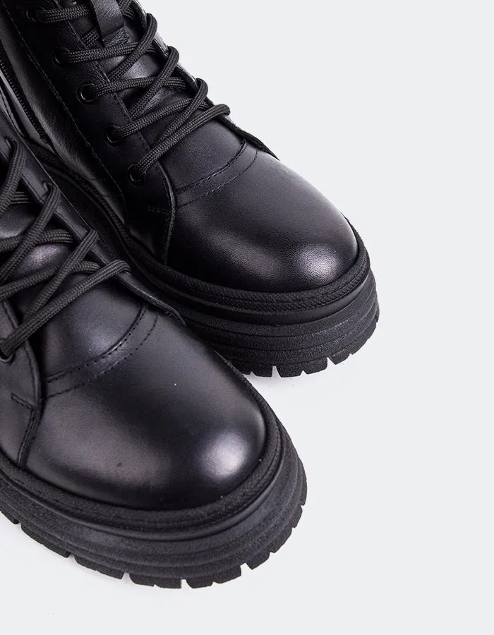Eucles Black Leather