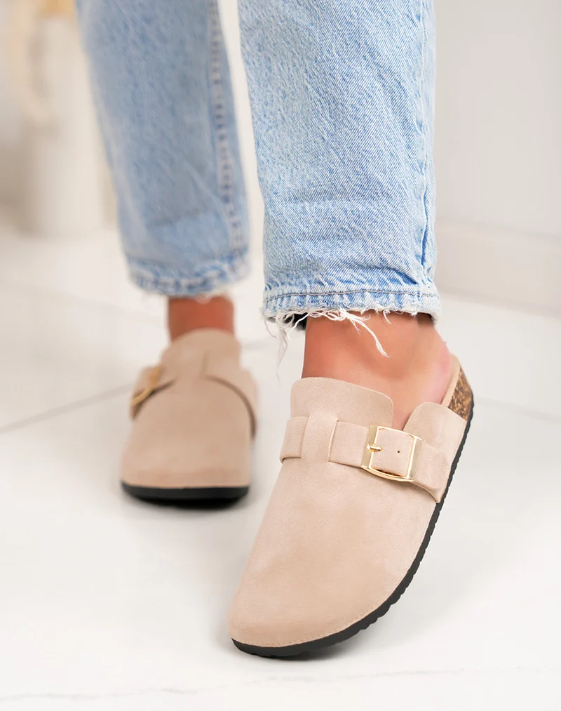 Mules femme beiges en suédine avec boucle dorée