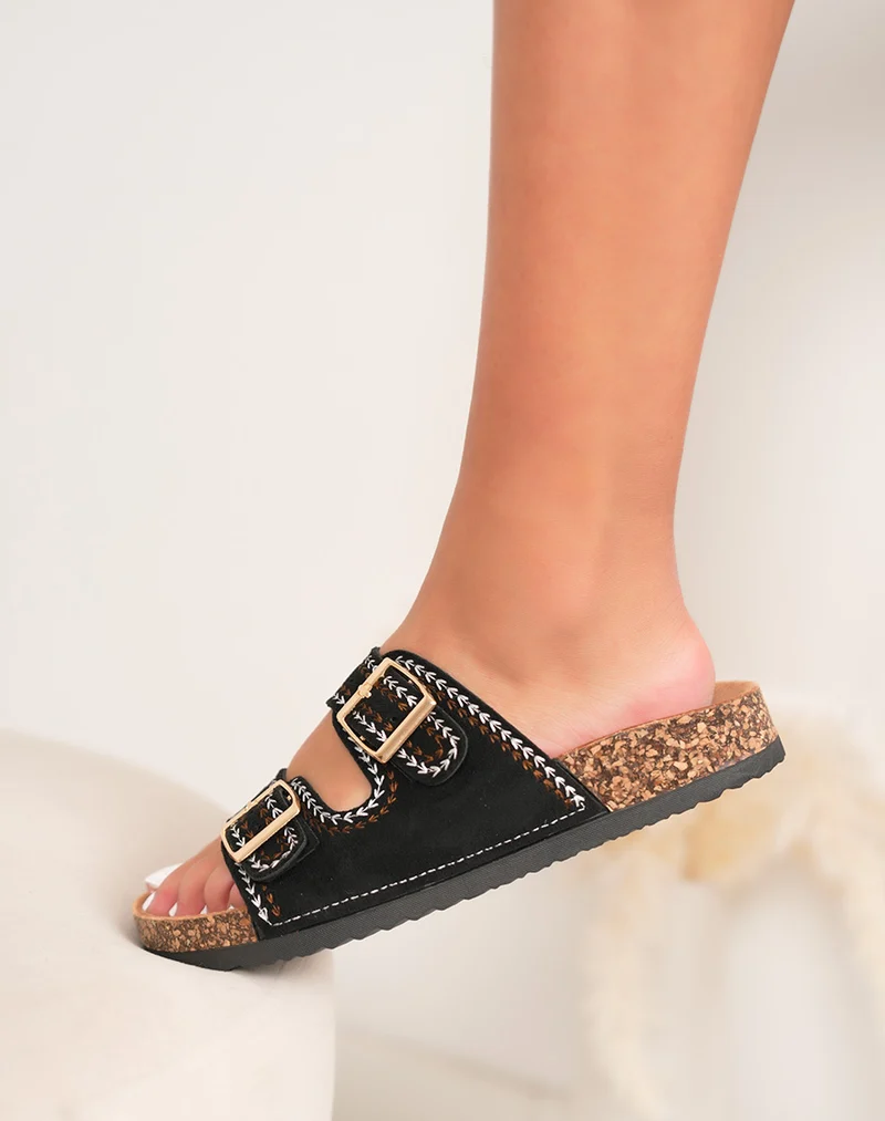 Mules femme noires en suédine avec double bride tissée blanche et marron