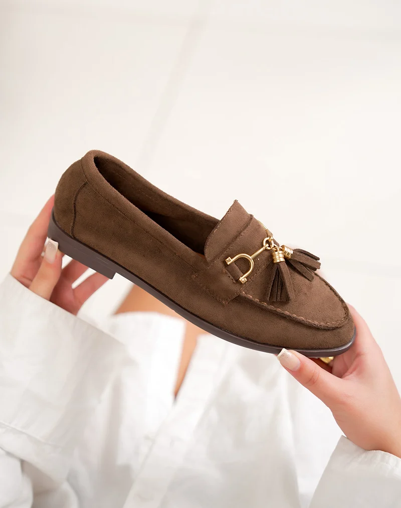 Mocassin femme marron en suédine tendance avec franges et détail doré élégant