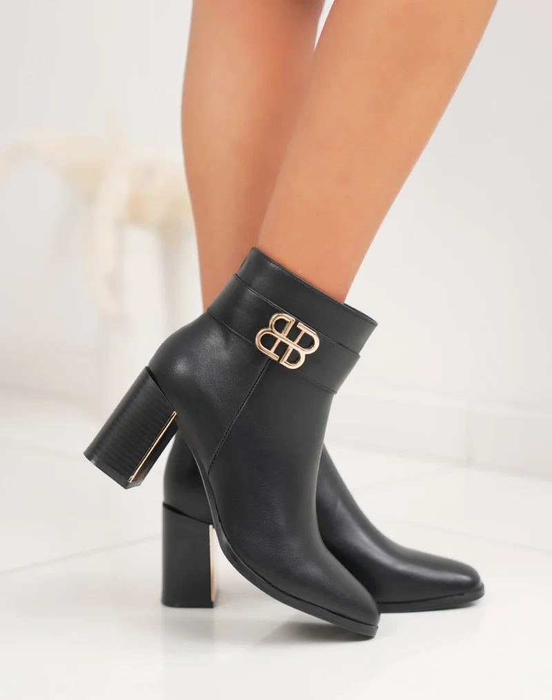 Bottines femme noires à talon carré, élégantes avec boucle dorée