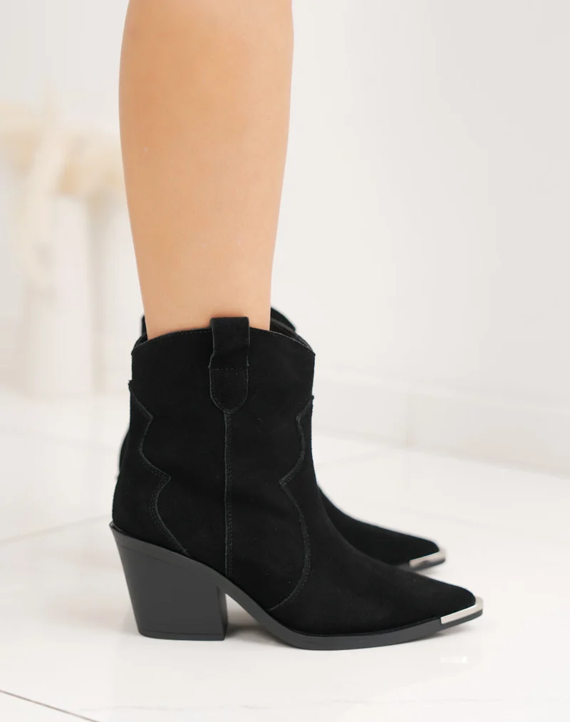 Bottines en cuir noir santiag à talon biseauté et bout pointu avec détail argenté