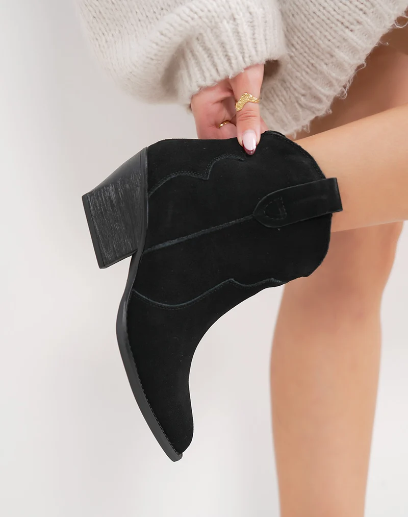 Bottines femme en cuir noir style santiag avec talon biseauté et intérieur fourré